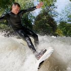 Eisbachsurfer in München - mal eine andere Perspektive