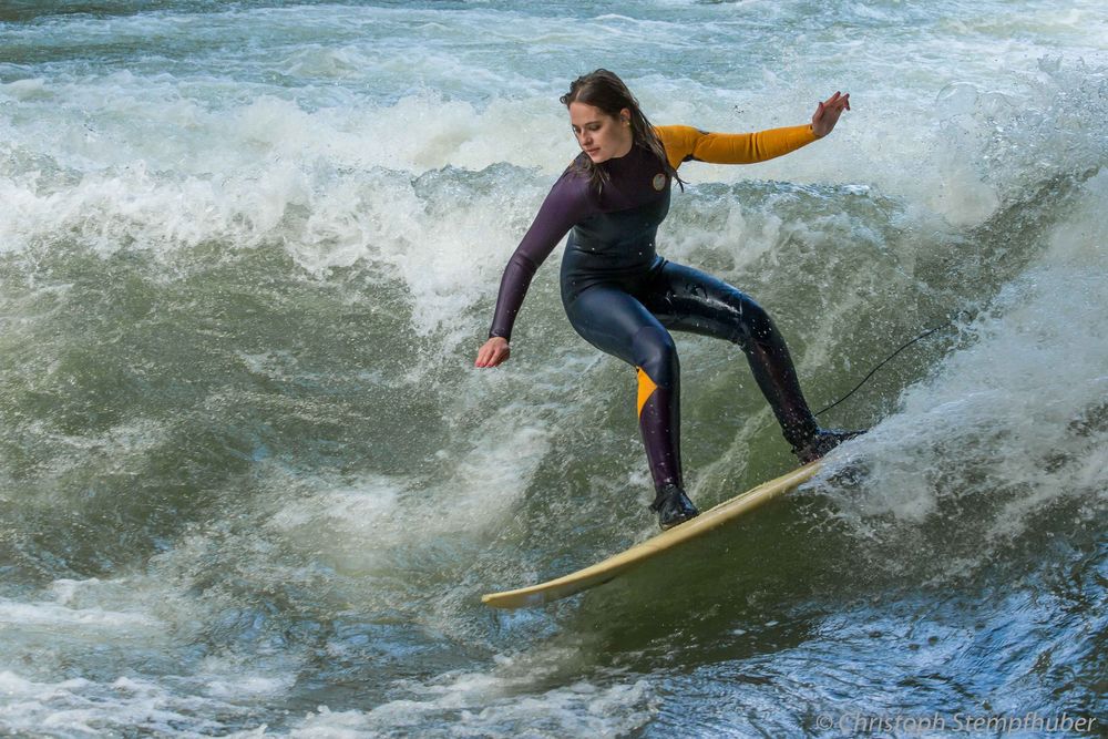 Eisbachsurferin Mai 2017