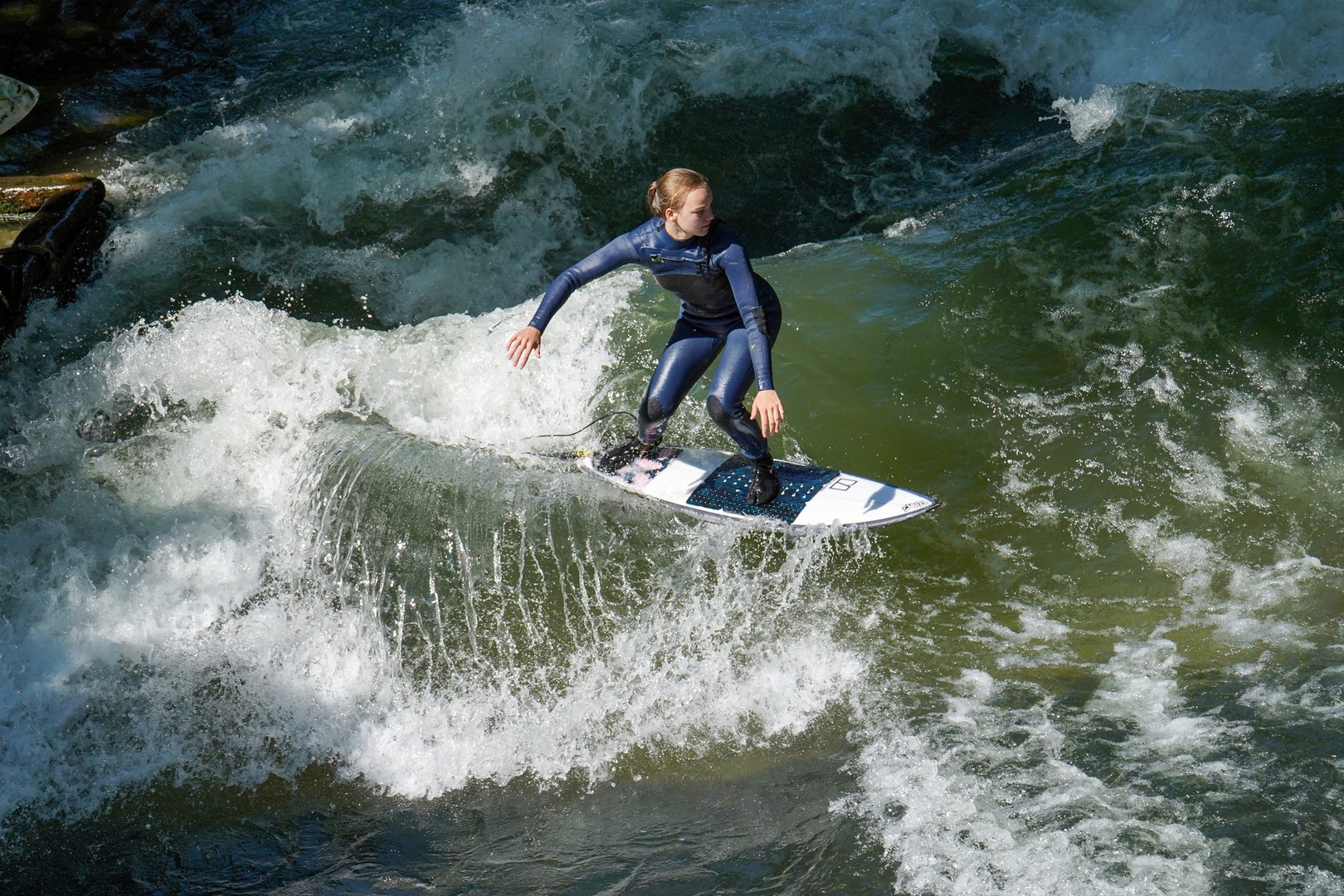 Eisbachwelle-München_1__05/2022