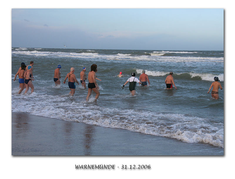 +++ Eisbaden in Warnemünde +++