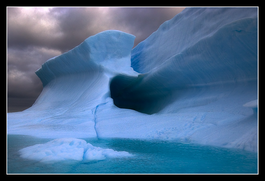 Eisberg im Abendlicht