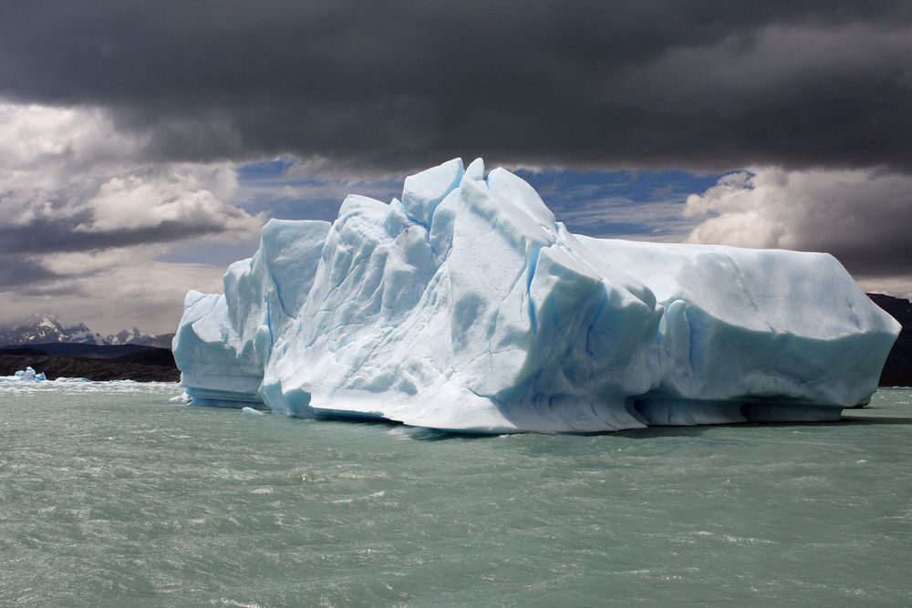 Eisberg im Lago Argentina, Patagonien von Béatrice Bornstein 
