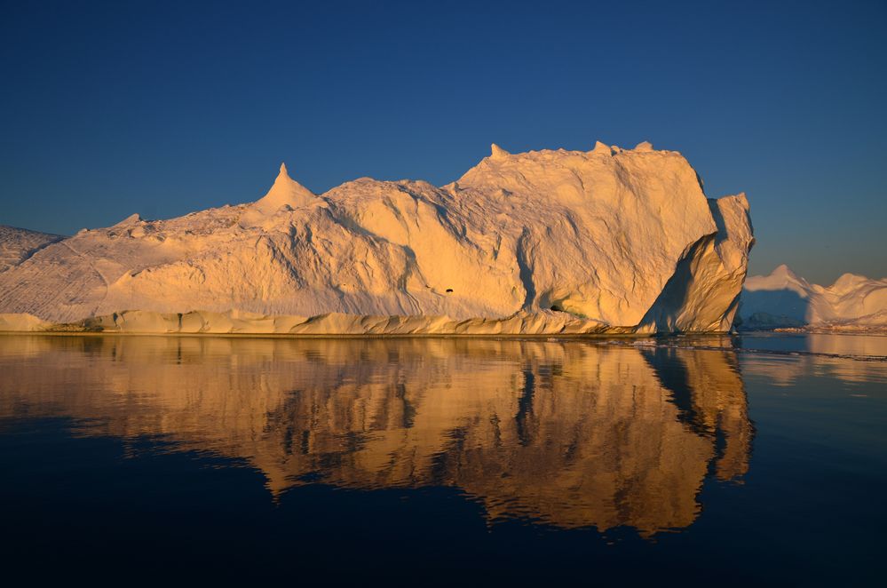 Eisberg in Mittsommernacht von Ro - der mit dem Objektiv hadert 