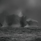 Eisberg in rauer See