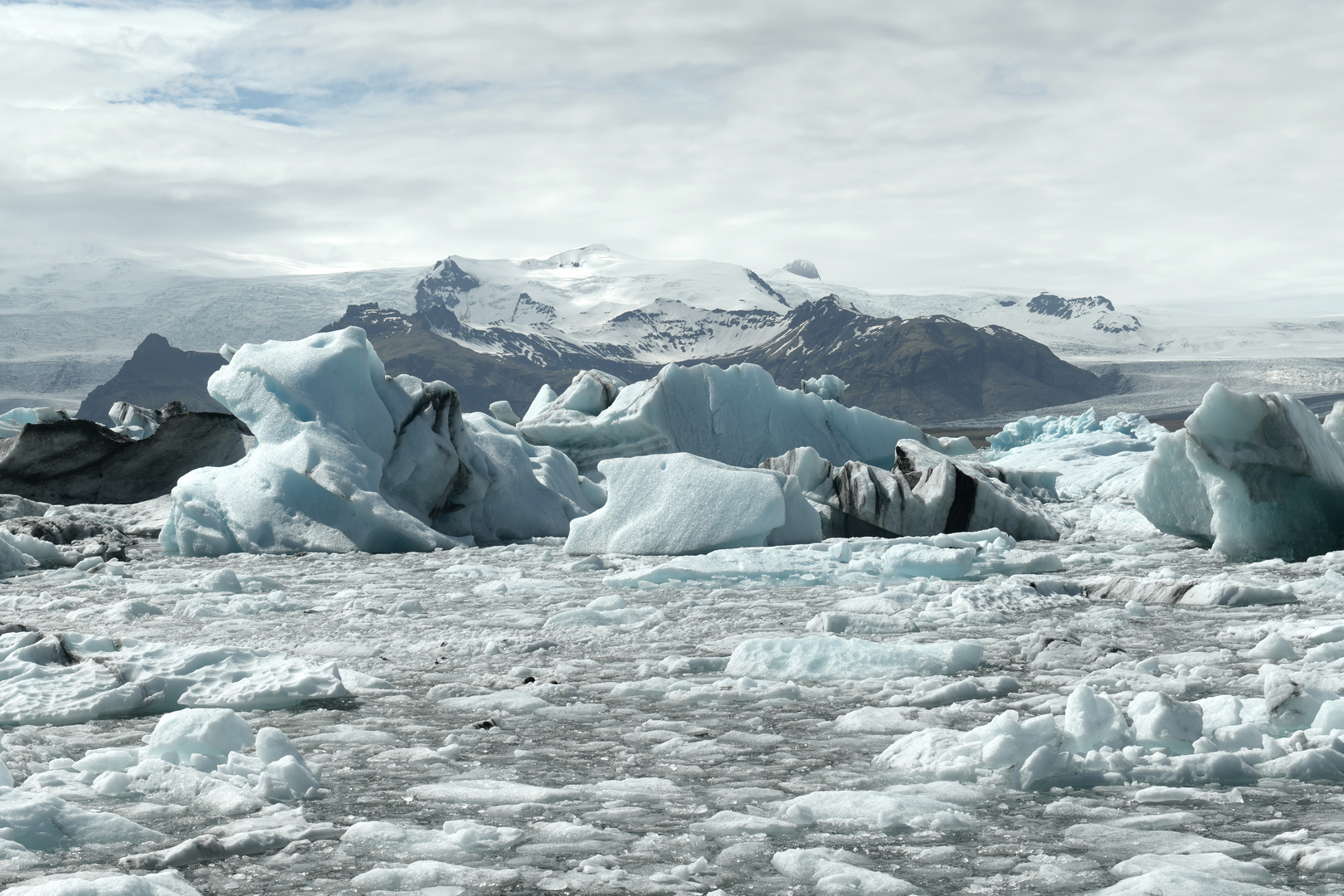 Eisberge am Ufer des Jökulsárlón 1