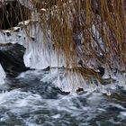 Eisbildungen über dem Neckarkanal