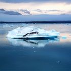 Eisblock treibt im Jökulsárlón