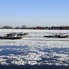 Eisbrecher auf der Elbe 1