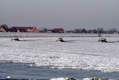 Eisbrecher auf der Elbe 2