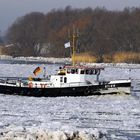 Eisbrecher auf der Elbe 4