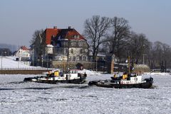 Eisbrecher auf der Elbe 6