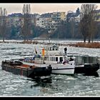 "Eisbrecher" auf der Mosel bei Koblenz