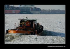 Eisbrecher bei der Arbeit