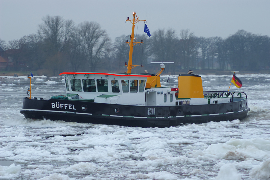 Eisbrecher "Büffel" im Einsatz