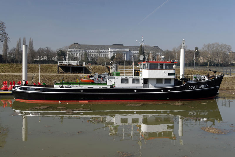 Eisbrecher "Josef Langen" vor Koblenzer Schloß