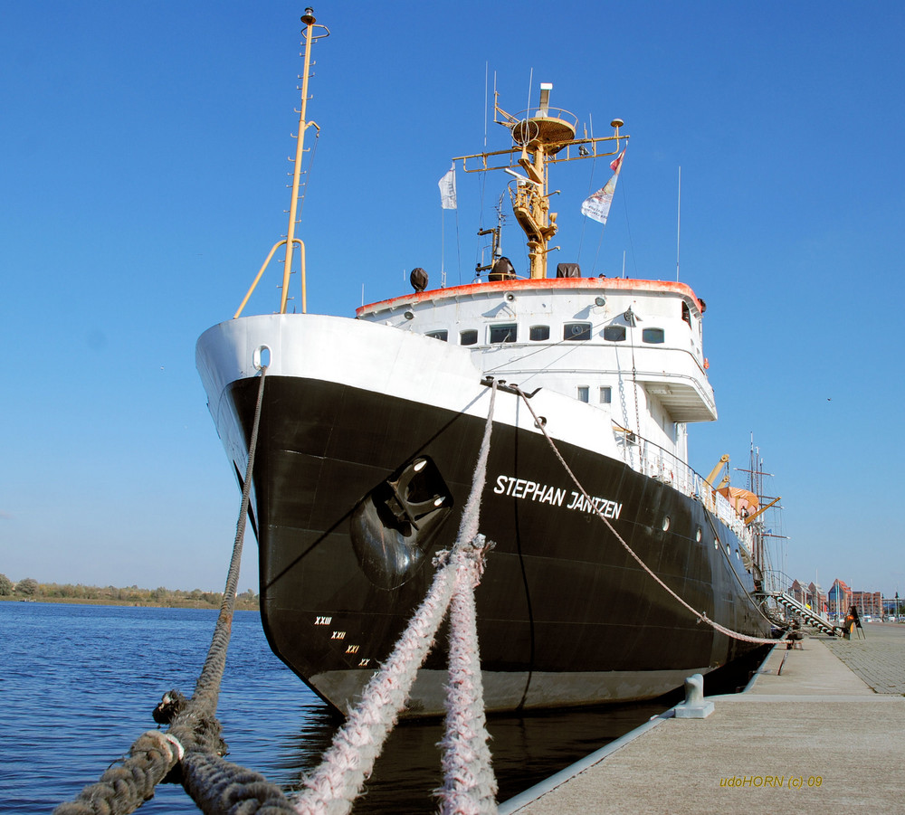 Eisbrecher "Stephan Jantzen" nun wieder in Rostock