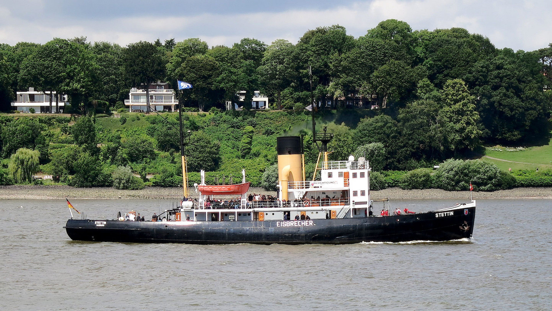 Eisbrecher Stettin auf der Elbe