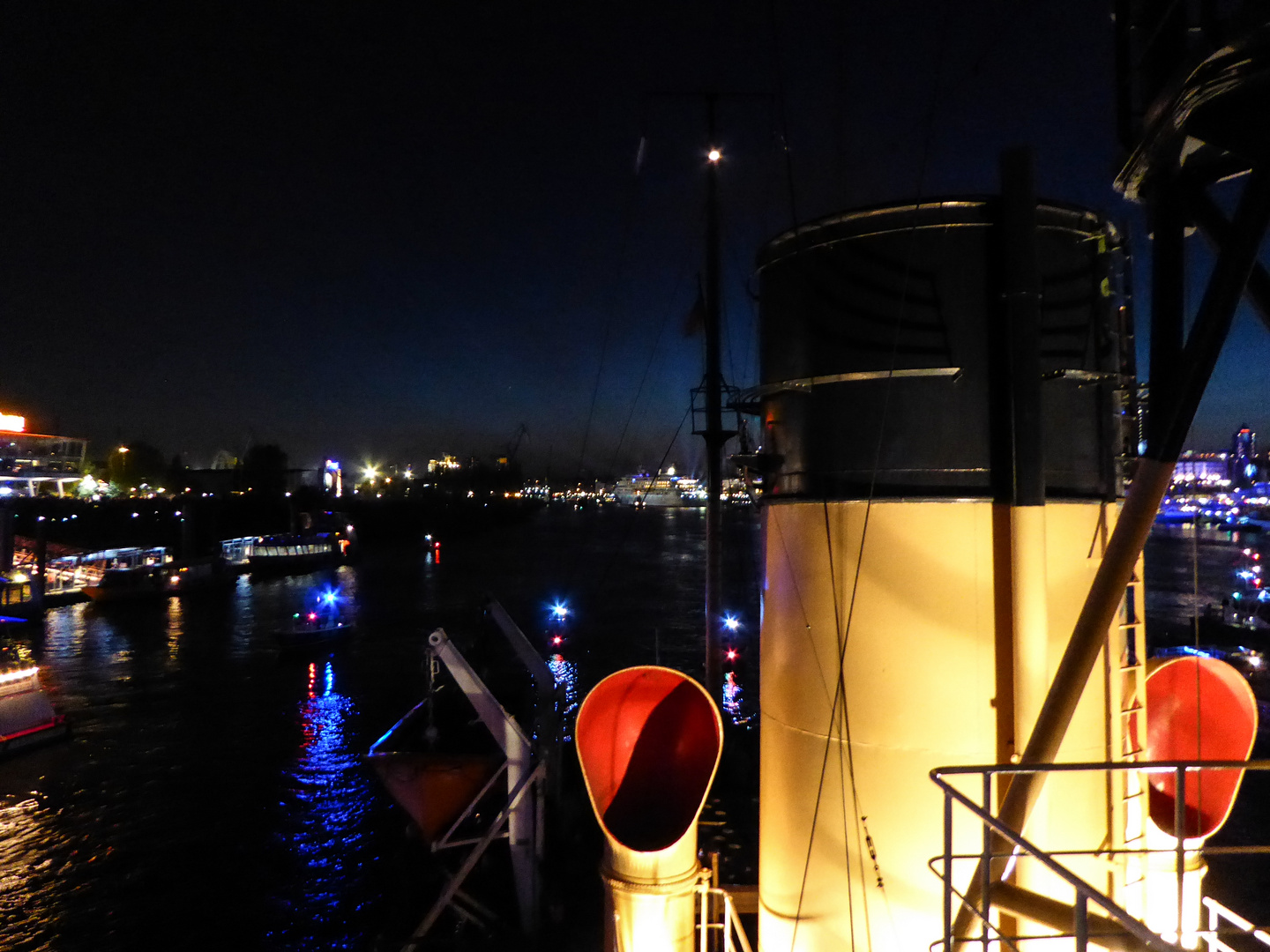 Eisbrecher STETTIN auf Nachtfahrt