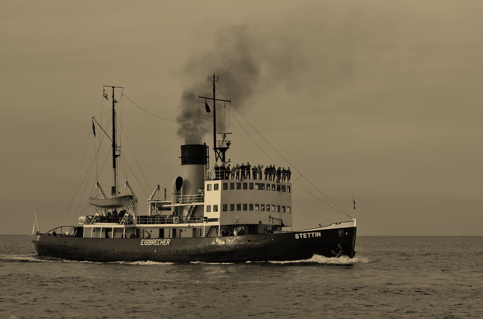 Eisbrecher Stettin in Warnemünde einlaufend