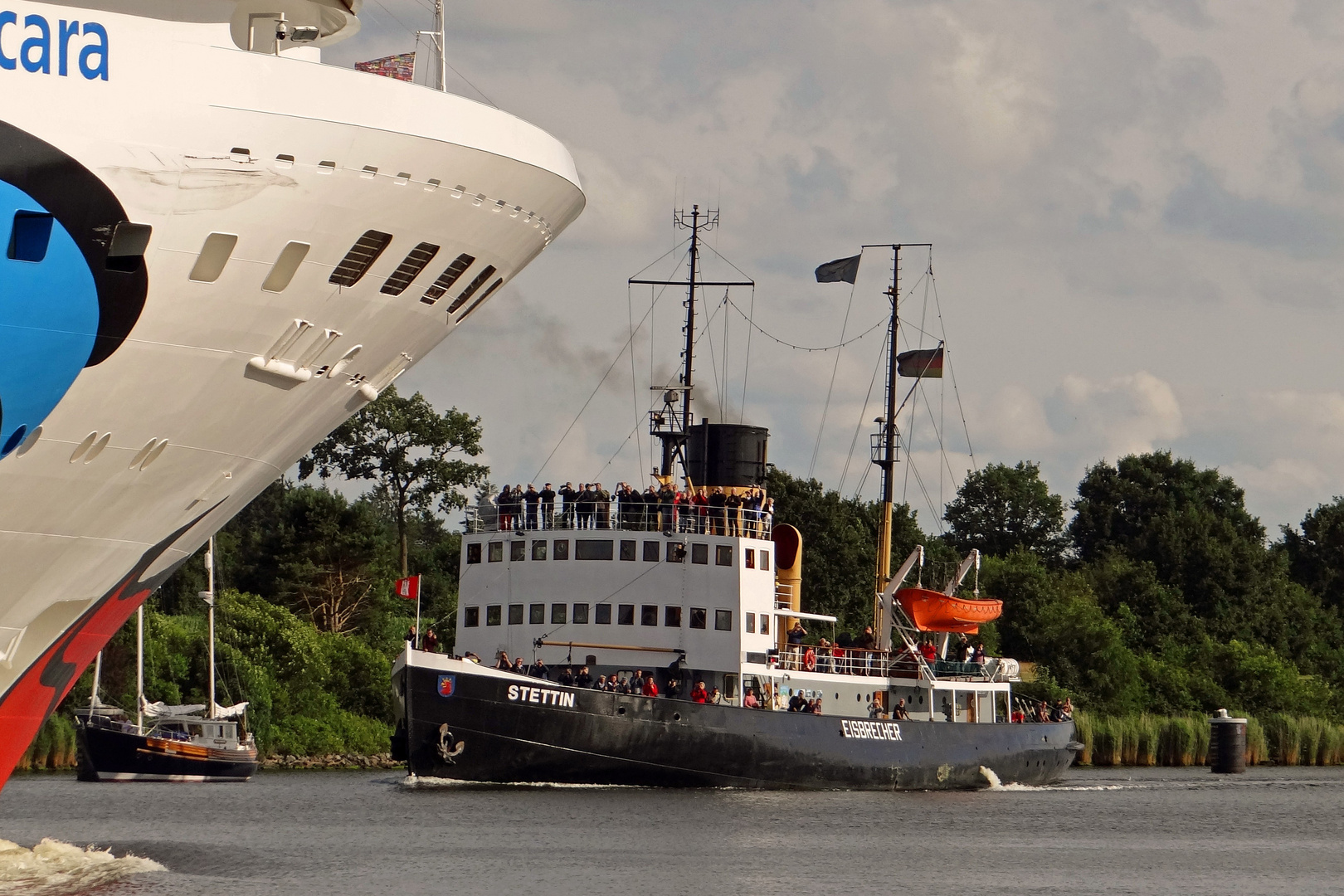 Eisbrecher trifft Traumschiff