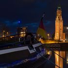 Eisbrecher Wal und der alte Leuchtturm Bremerhaven