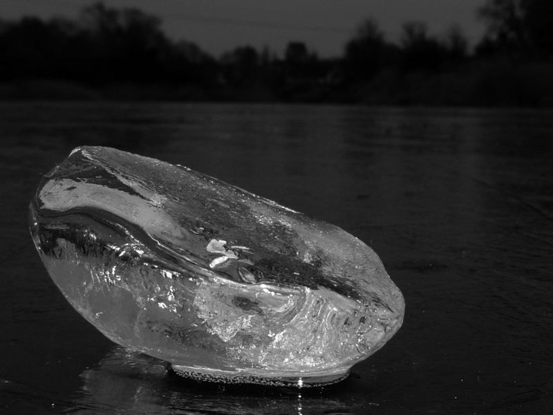 eisbrocken auf der alten elbe