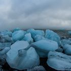 Eisbrocken in der Brandung