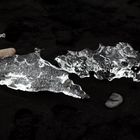 Eisdiamanten auf Vulkansand