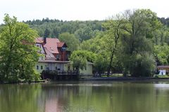 Eisdiehle am See