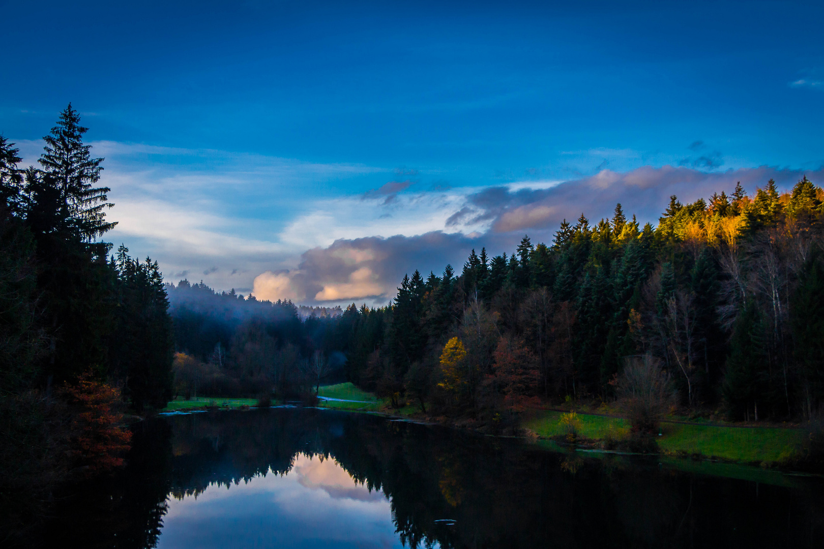 Eisenbachsee im goldenen November