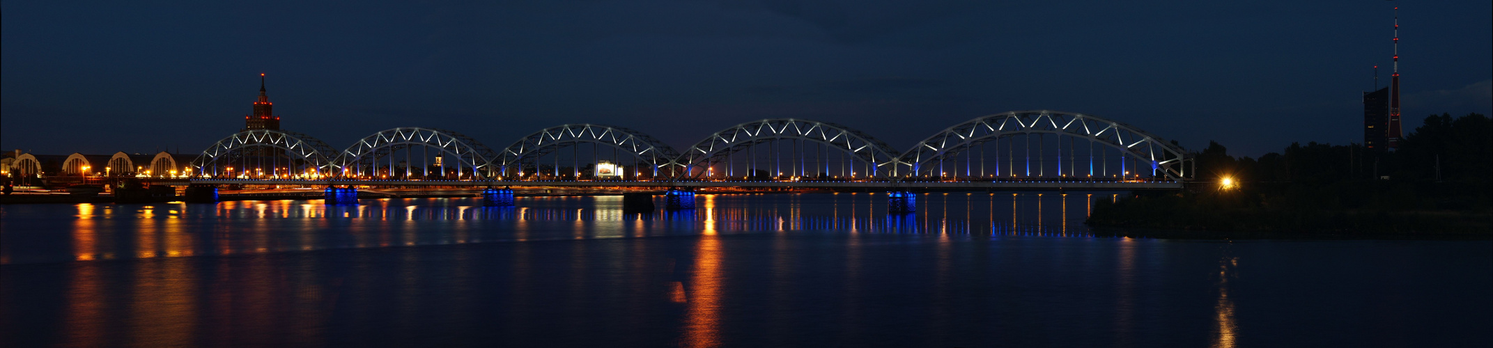 Eisenbahn-Bogenbrücke von Riga