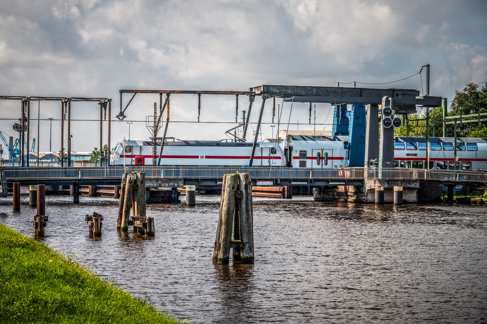 Eisenbahn Klappbrücke