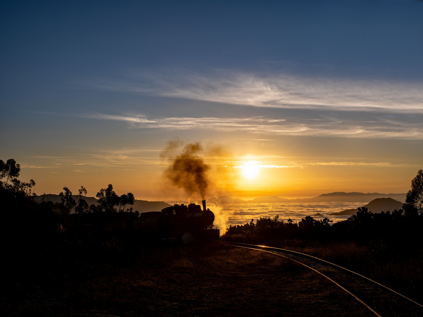 Eisenbahn über den Wolken