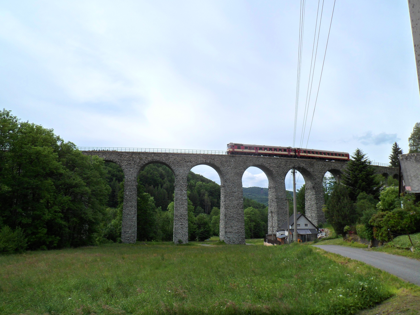 Eisenbahn-Viadukt in Novina im Jeschkengebirge