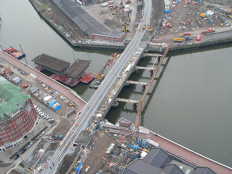 Eisenbahnbrücke am Oberhafen