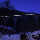 Eisenbahnbrücke bei Nacht