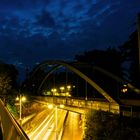 Eisenbahnbrücke bei Nacht