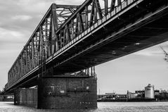 Eisenbahnbrücke Duisburg-Hochfeld