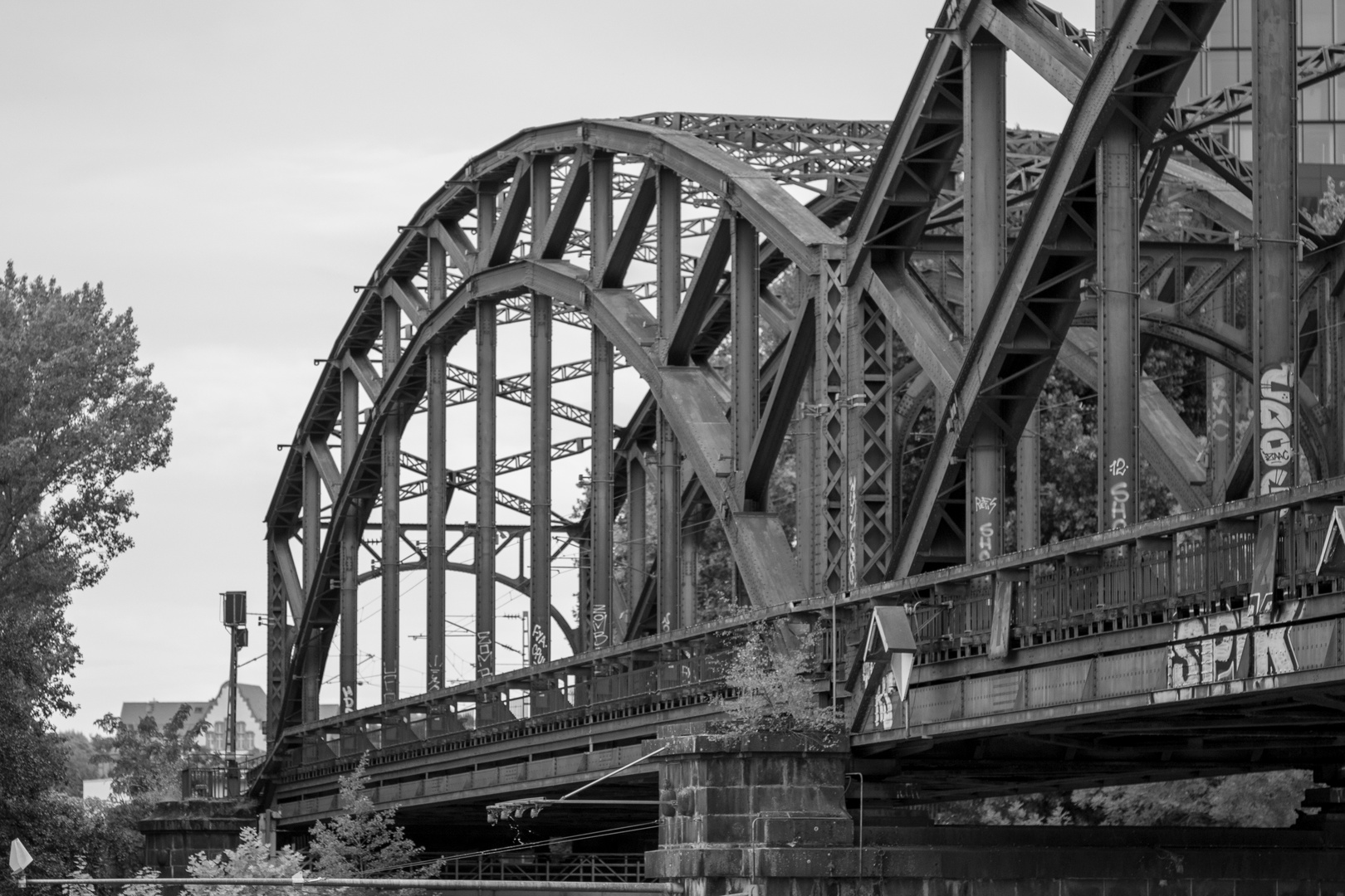 eisenbahnbrücke frankfurt-9576