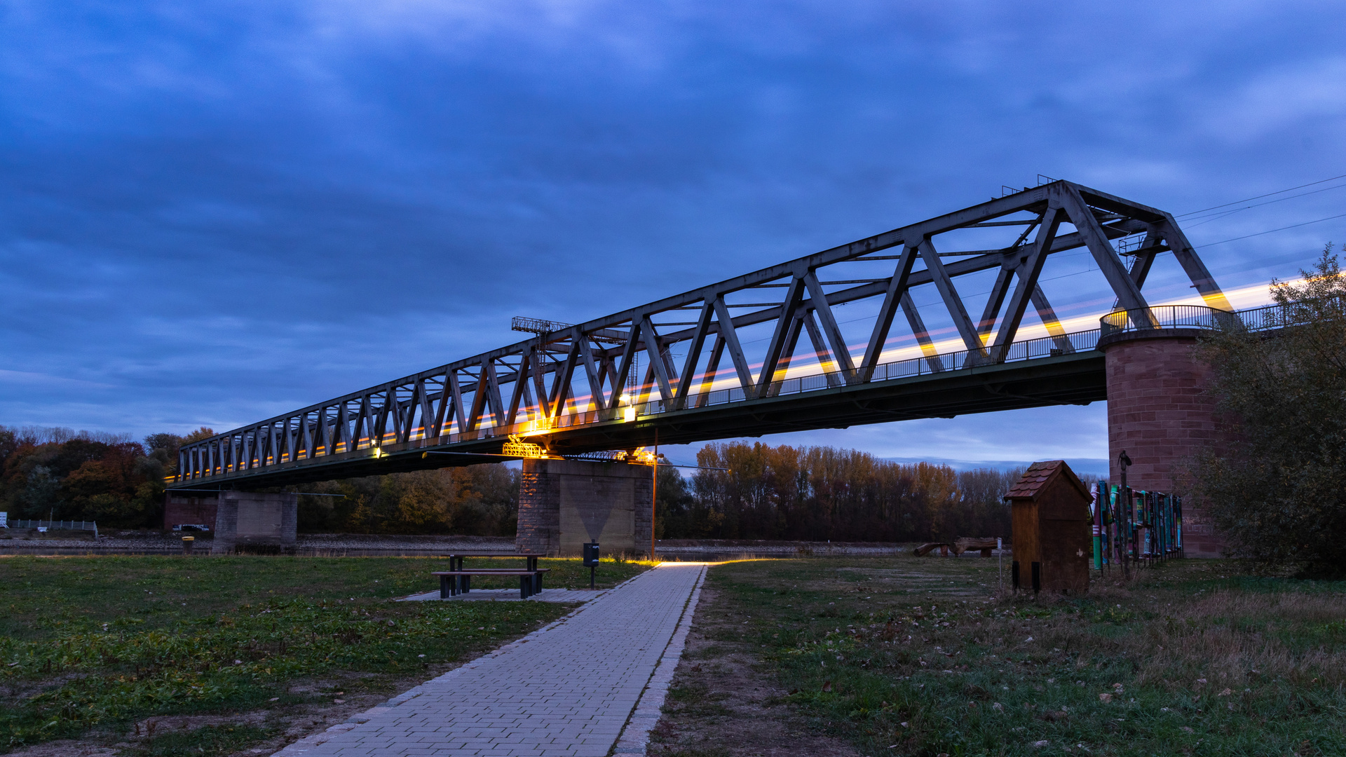 Eisenbahnbrücke Germersheim Dämmerung