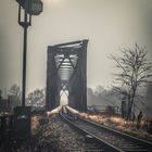 Eisenbahnbrücke im Nebel