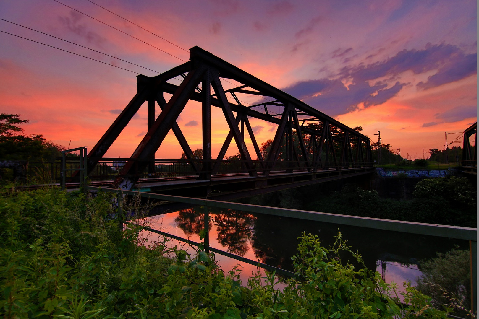 Eisenbahnbrücke im Sonnenuntergang