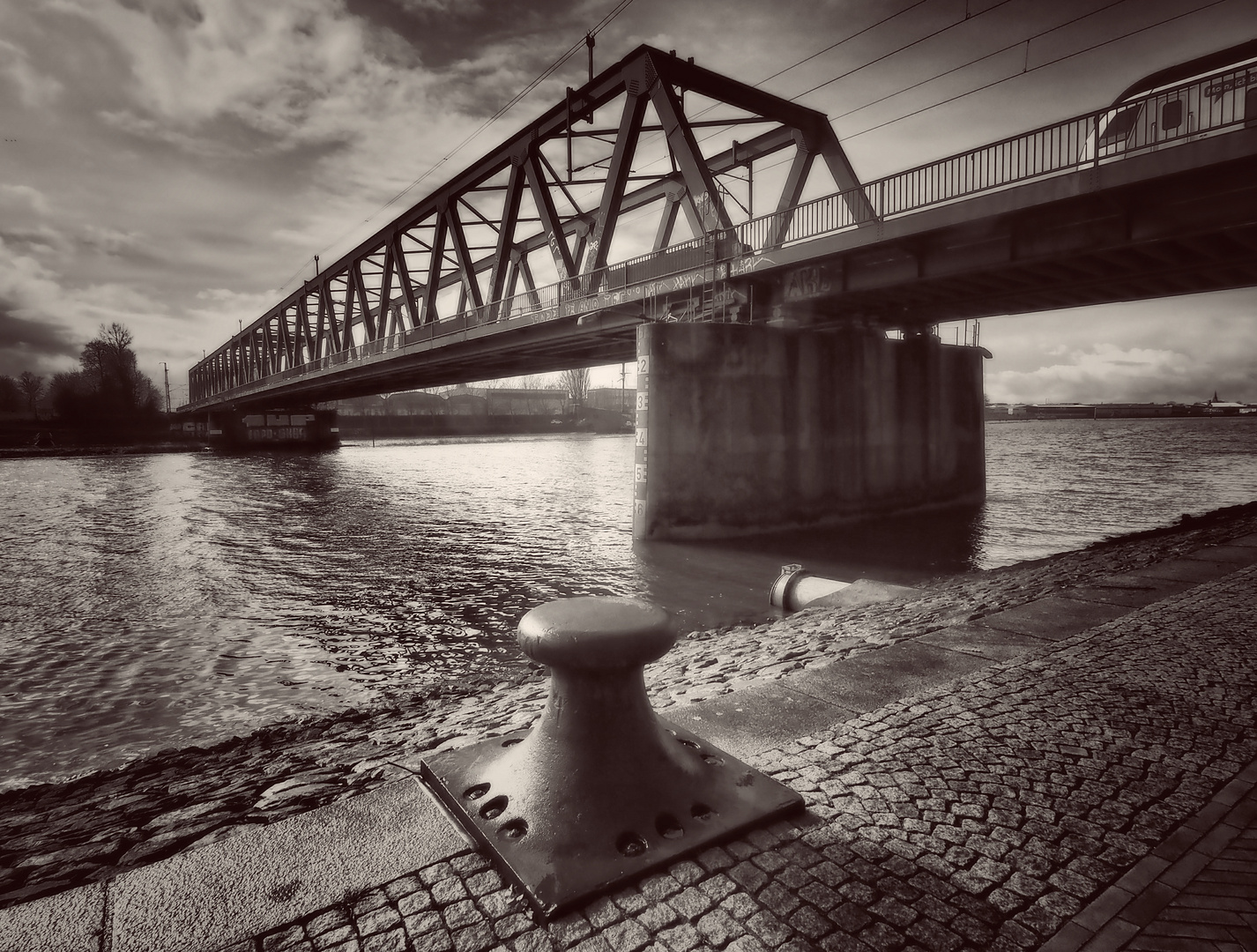 Eisenbahnbrücke in Bremen