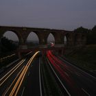 Eisenbahnbrücke in Chemnitz am Abend