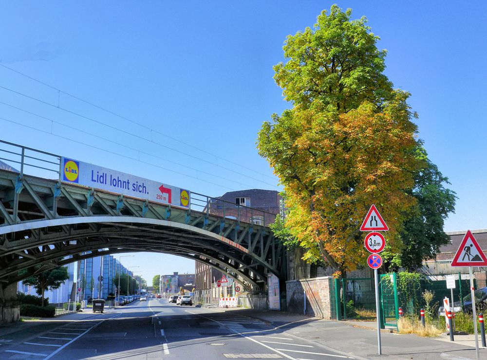 Eisenbahnbrücke in Köln.Mülheim