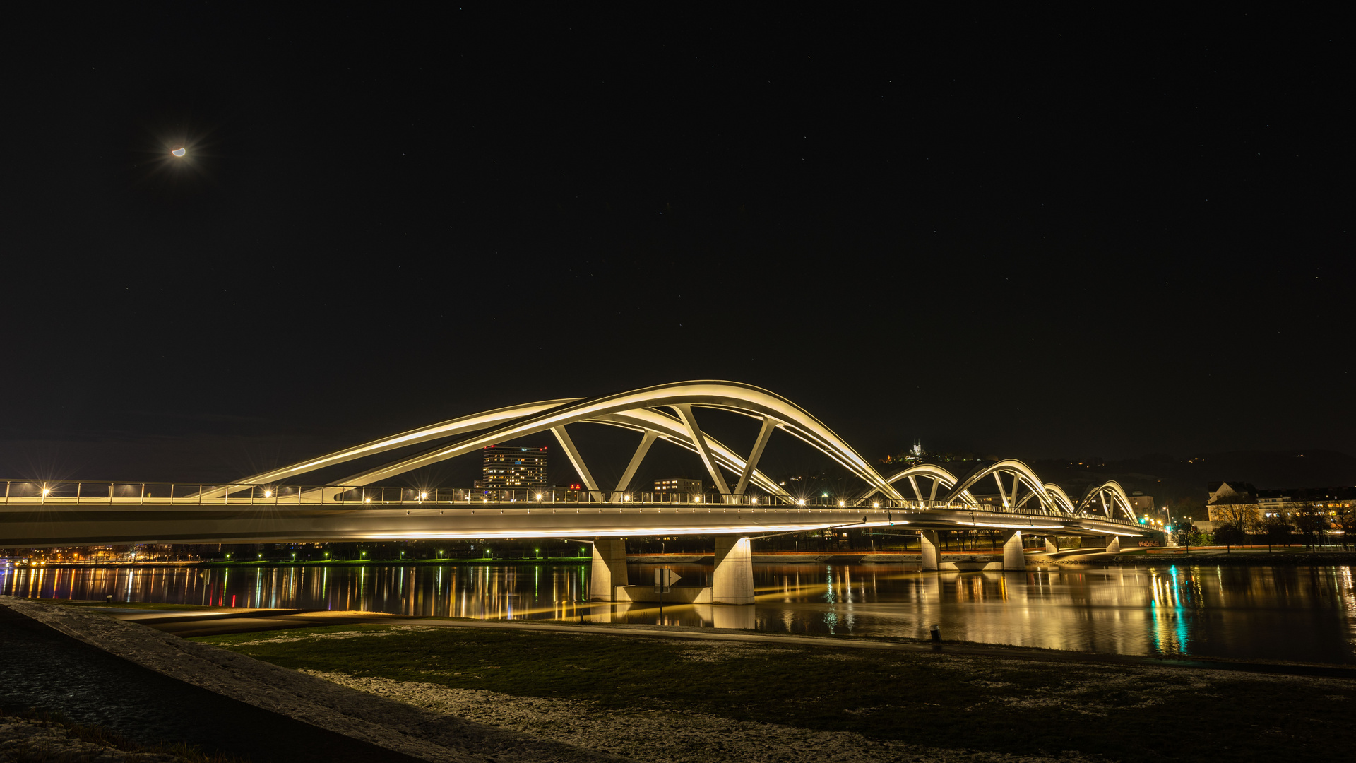 Eisenbahnbrücke Linz seit August 2021