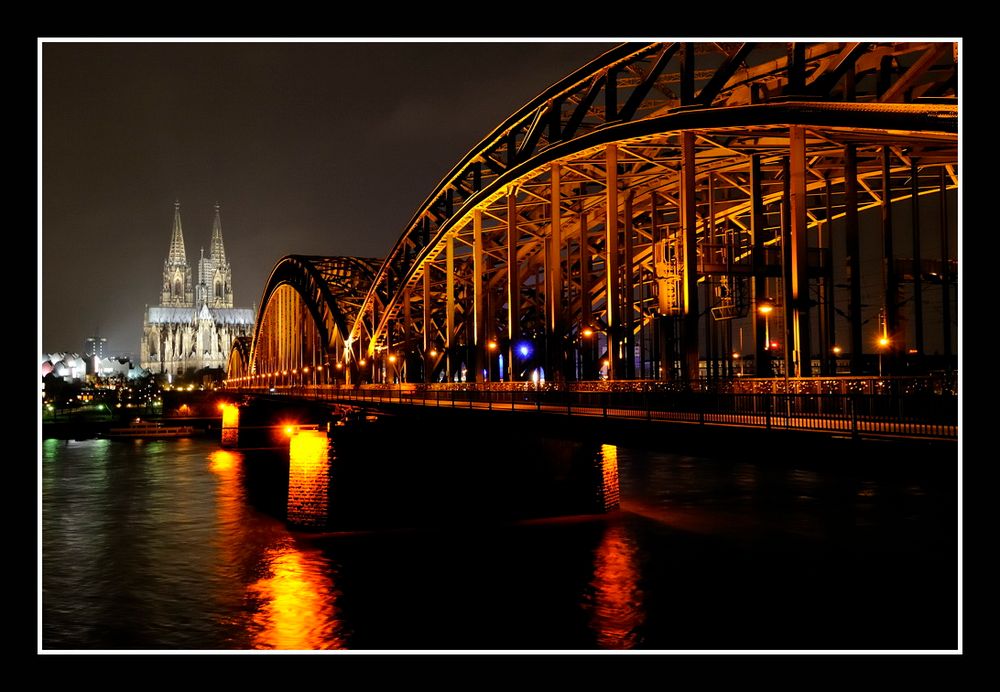 Eisenbahnbrücke mit Kölner Dom