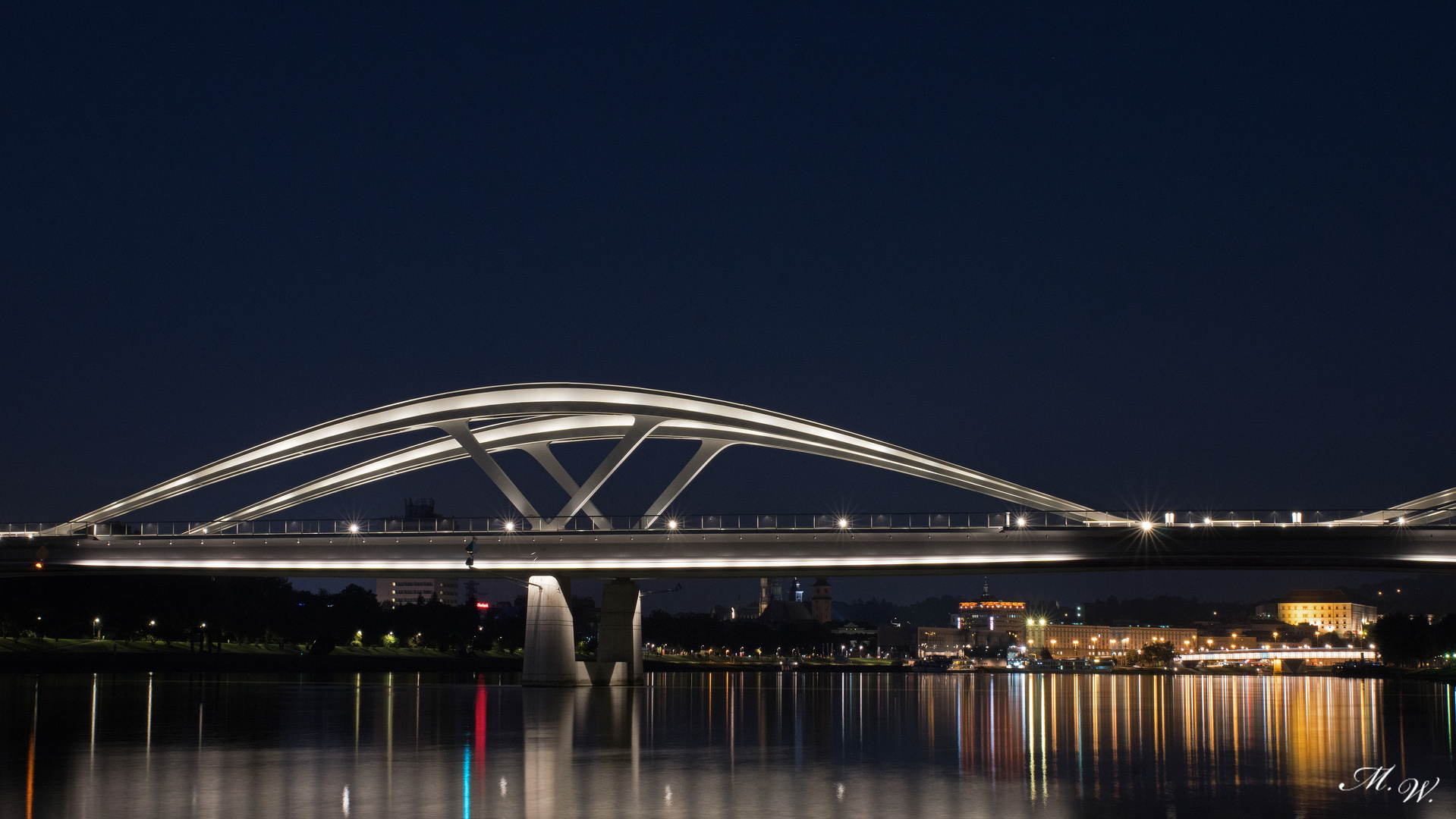 Eisenbahnbrücke mit Schloss Linz