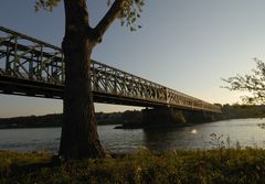 Eisenbahnbrücke romantisch