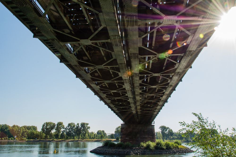 Eisenbahnbrücke über den Rhein